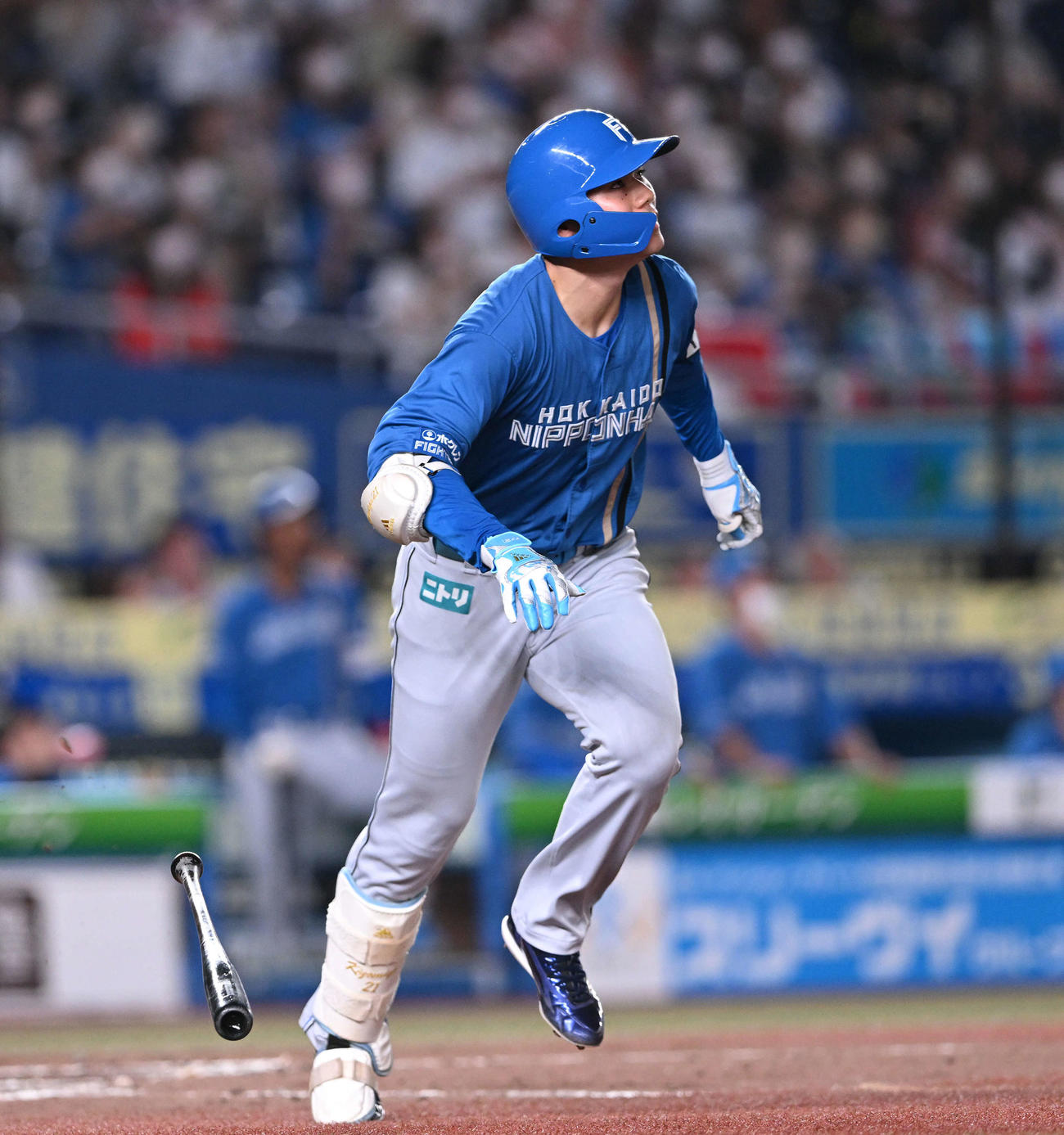 ロッテ対日本ハム　4回表日本ハム1死二塁、清宮は右中間へ2点本塁打を放つ（撮影・滝沢徹郎）