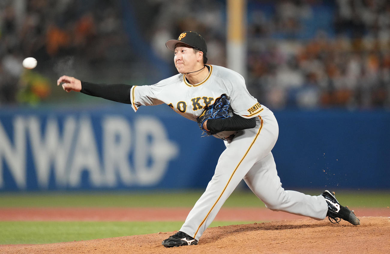 ヤクルト対巨人　9回裏から4番手で登板した巨人大勢（撮影・鈴木みどり）