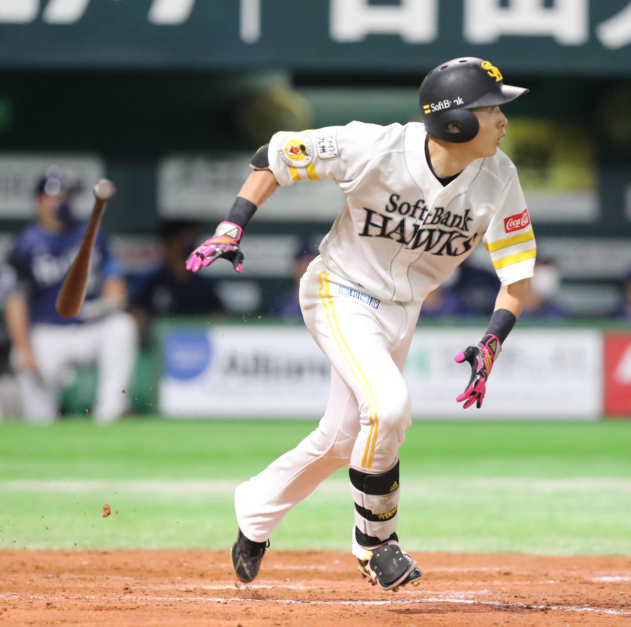 ソフトバンク対西武　5回裏ソフトバンク1死二塁、周東は左適時二塁打を放つ（撮影・屋方直哉）