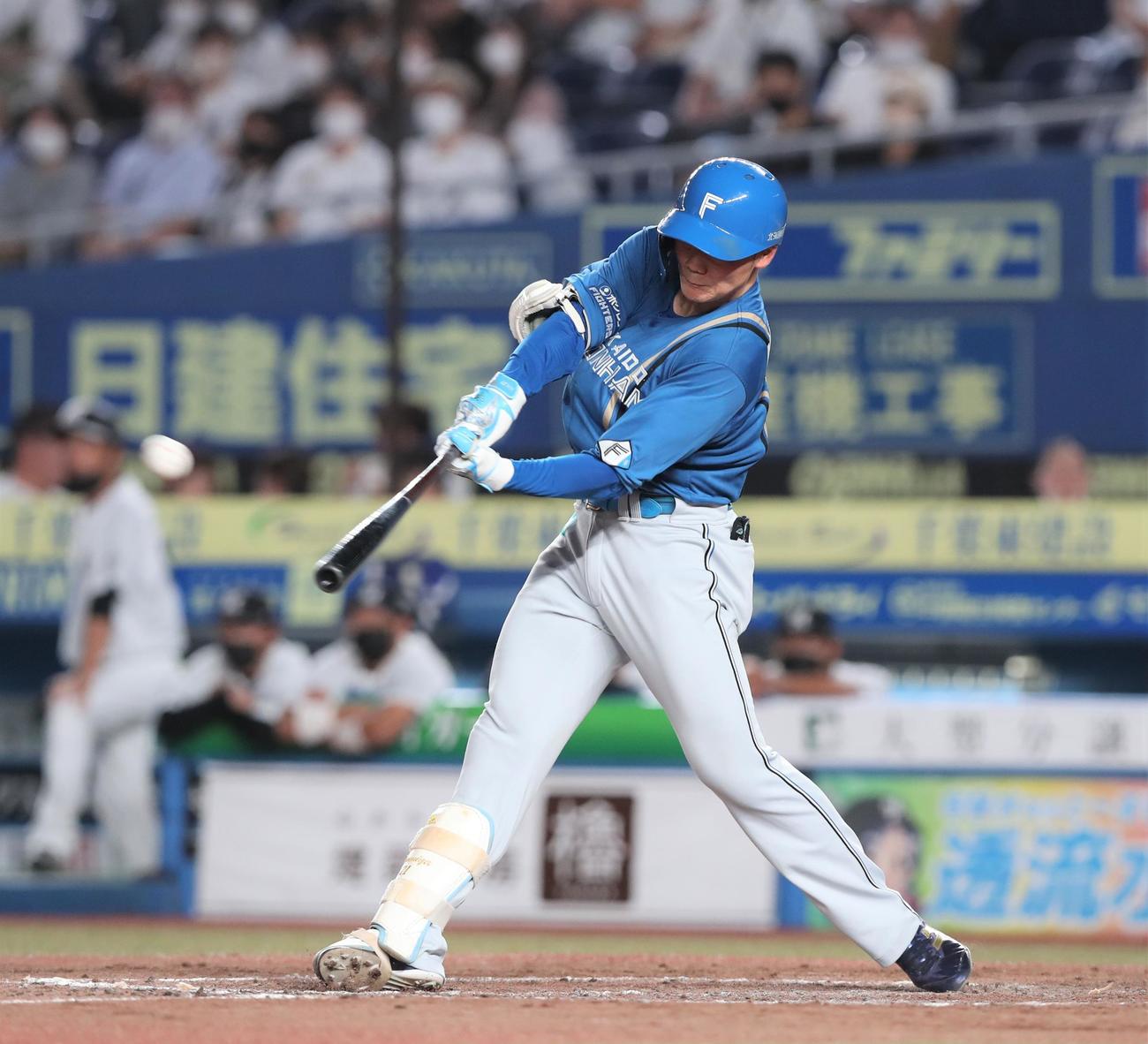 ロッテ対日本ハム　5回表日本ハム2死二、三塁、右越え3点本塁打を放つ清宮（撮影・黒川智章）