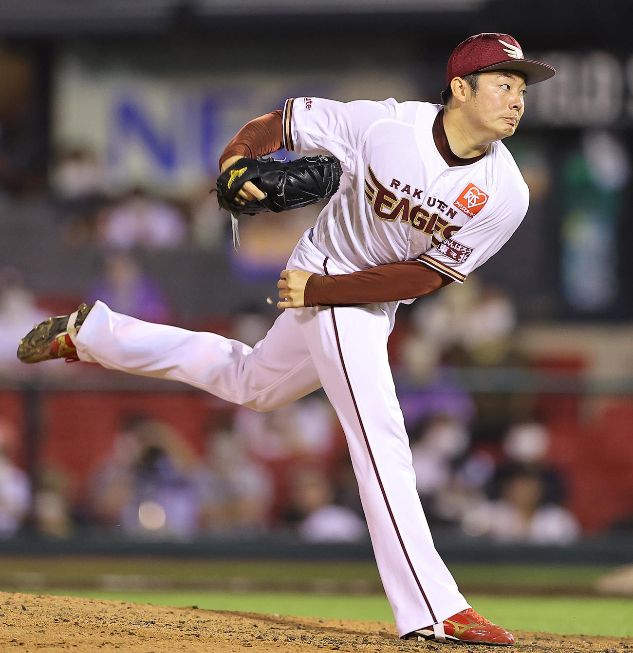 楽天対オリックス　9回表、楽天5番手で登板し力投する松井（撮影・垰建太）