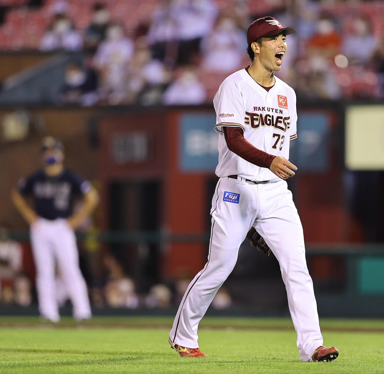 楽天対オリックス　11回表オリックス2死、杉本を三振に仕留め雄たけびを上げる宮森（撮影・垰建太）