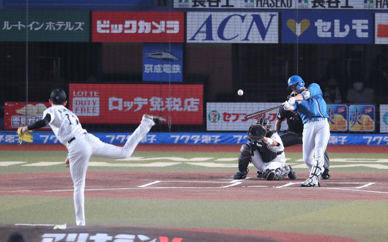 ロッテ対日本ハム　1回表日本ハム無死、中越え本塁打を放つ木村（撮影・黒川智章）