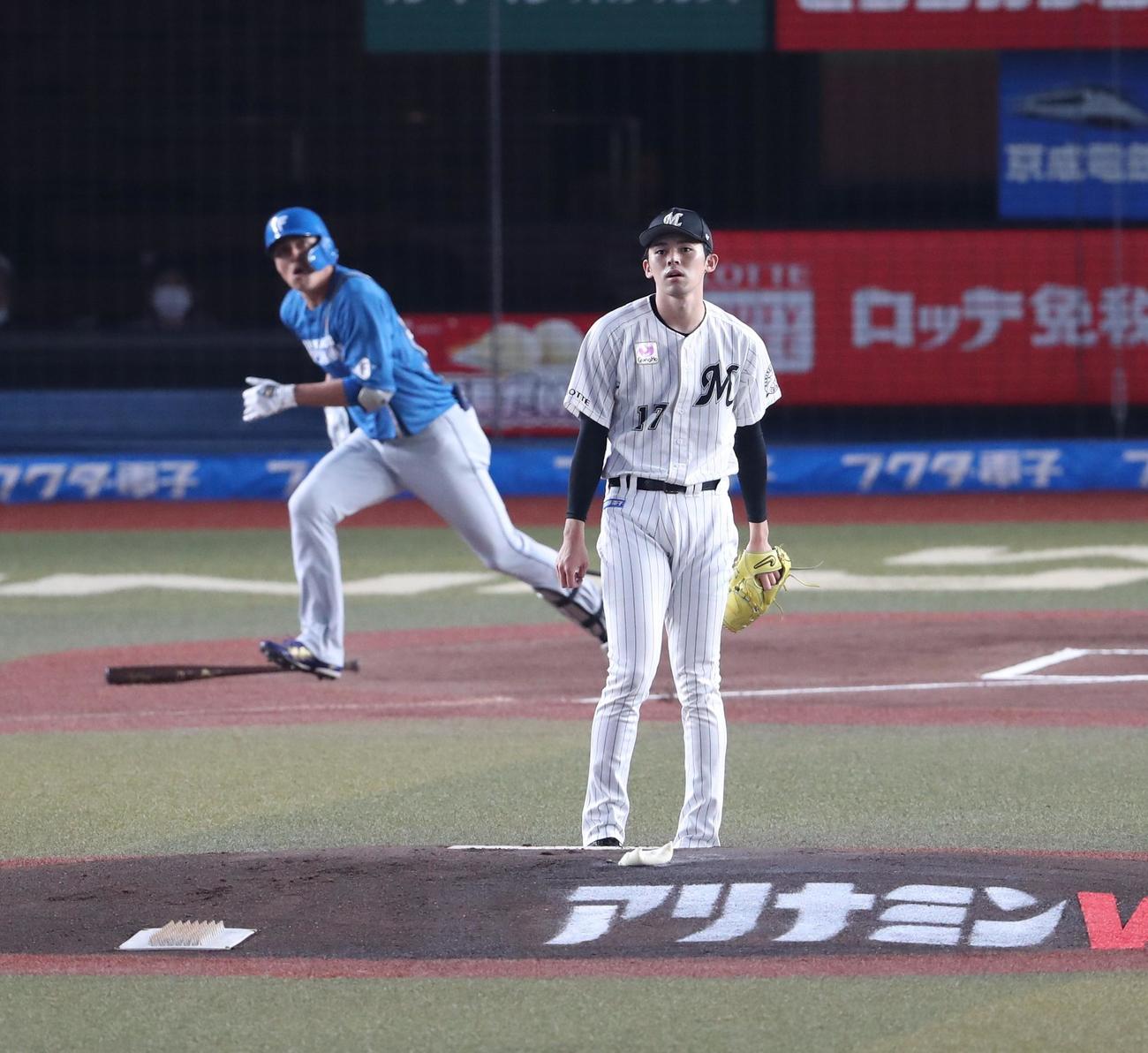 ロッテ対日本ハム　1回表日本ハム無死、木村に中越え本塁打を浴びる佐々木朗（撮影・黒川智章）