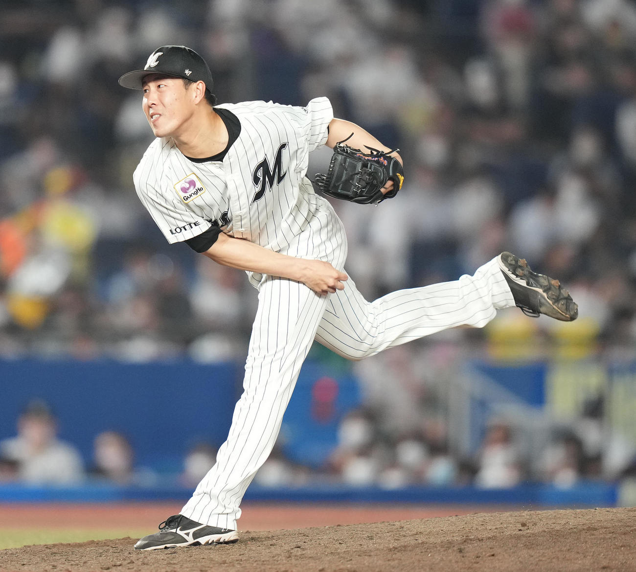 ロッテ対日本ハム　6回表から2番手で登板したロッテ西野（撮影・鈴木みどり）