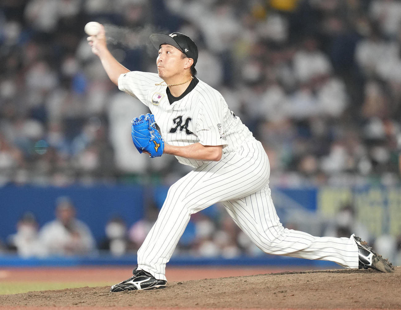 ロッテ対日本ハム　7回表から3番手で登板したロッテ益田（撮影・鈴木みどり）