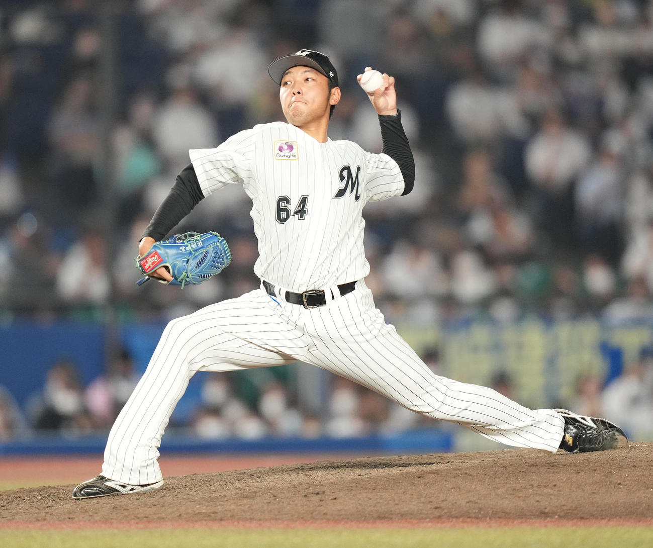 ロッテ対日本ハム　8回表から4番手で登板したロッテ佐藤奨（撮影・鈴木みどり）