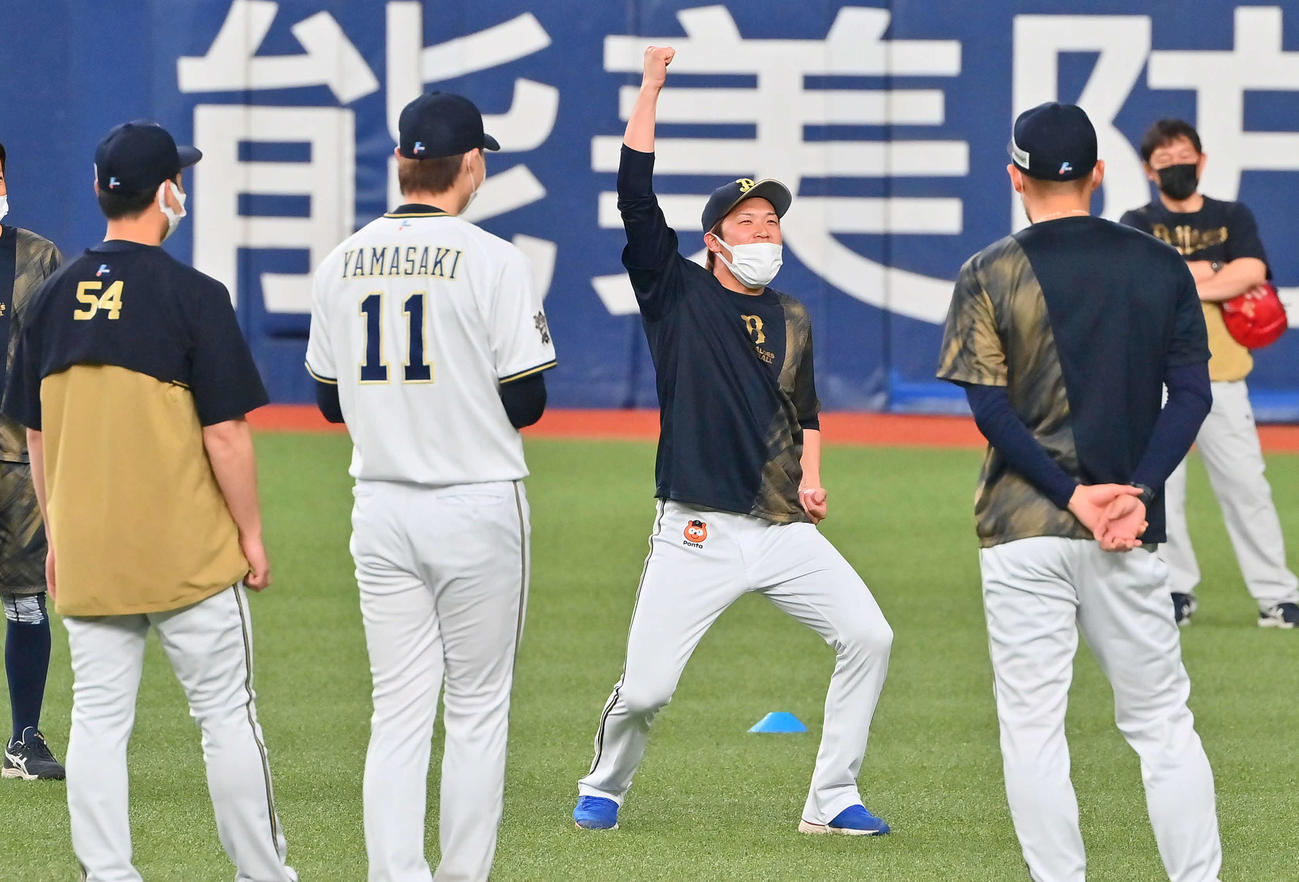 2022年5月15日、チームに合流したオリックス阿部は気勢を上げる