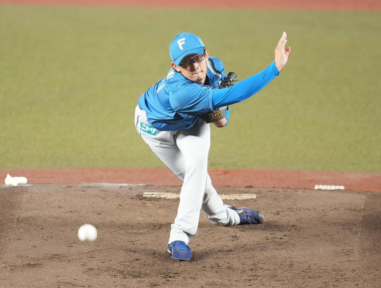 ロッテ対日本ハム　先発し力投する日本ハム鈴木（撮影・鈴木みどり）