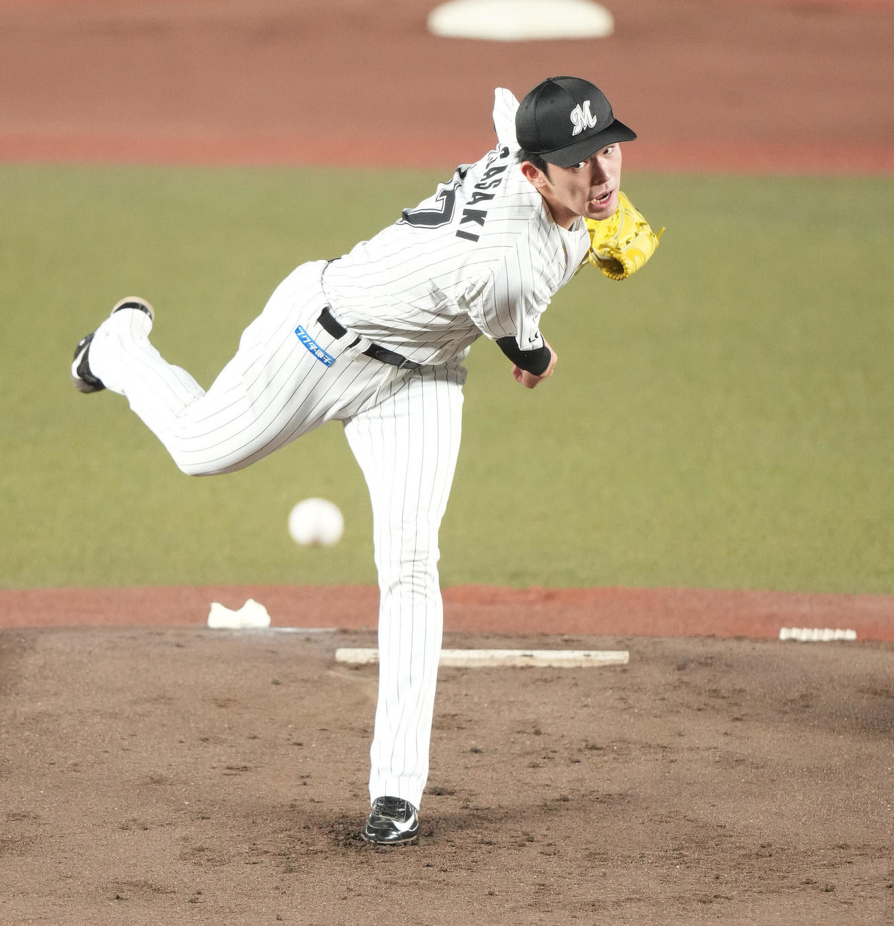 ロッテ対日本ハム　先発し力投するロッテ佐々木朗（撮影・鈴木みどり）