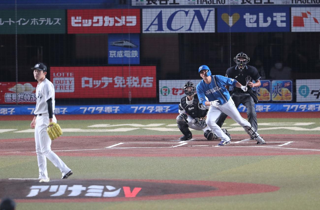 ロッテ対日本ハム　1回表日本ハム無死、中越え本塁打を放つ木村（撮影・黒川智章）