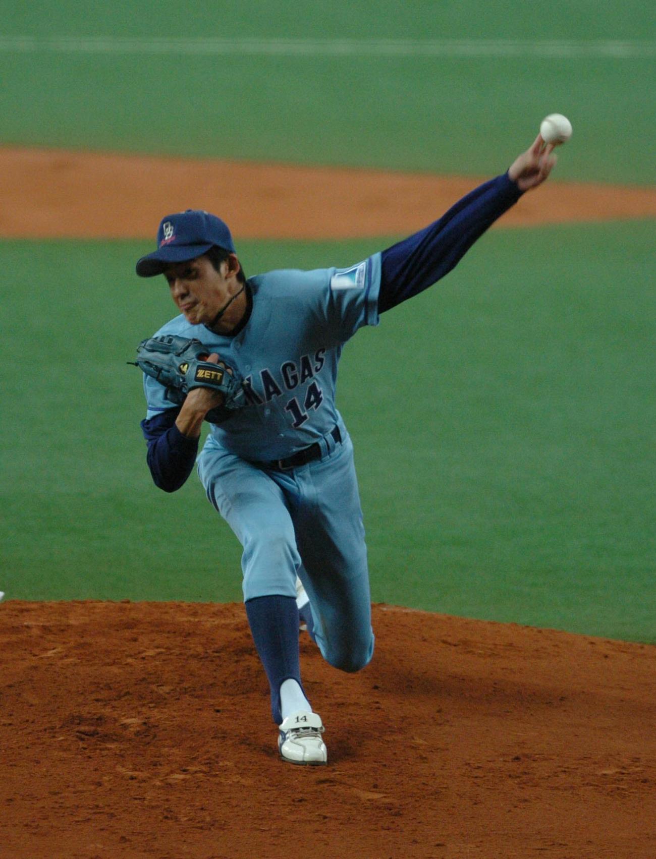 04年11月、社会人野球日本選手権準決勝　シダックス対大阪ガス　先発し好投する能見篤史