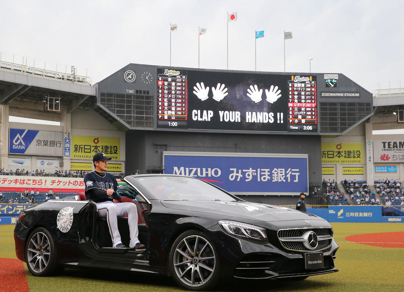 21年5月、ロッテ対オリックス　9回表、リリーフカーに乗って登場するオリックス能見篤史