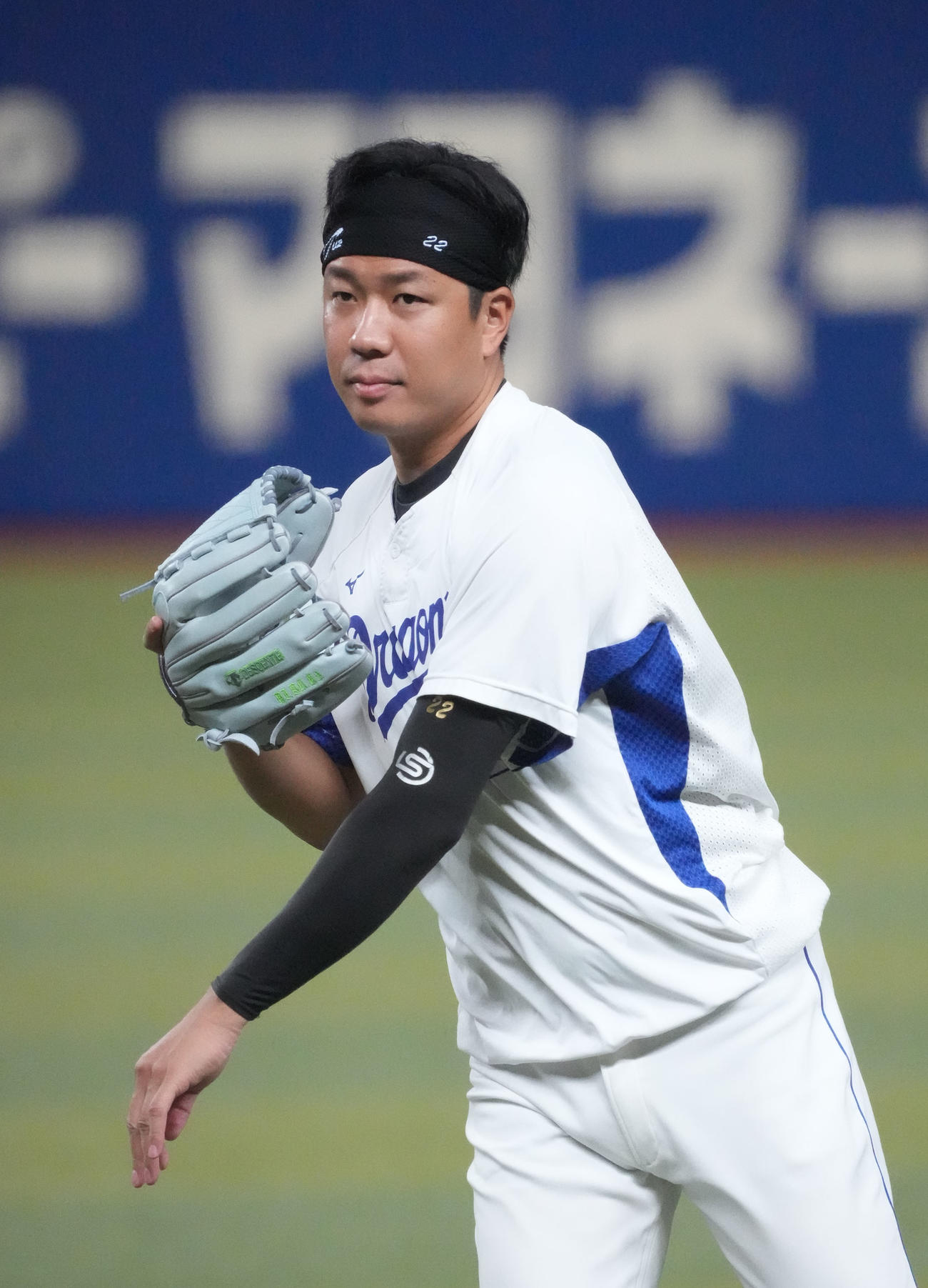 キャッチボールをする大野雄大（撮影・森本幸一）