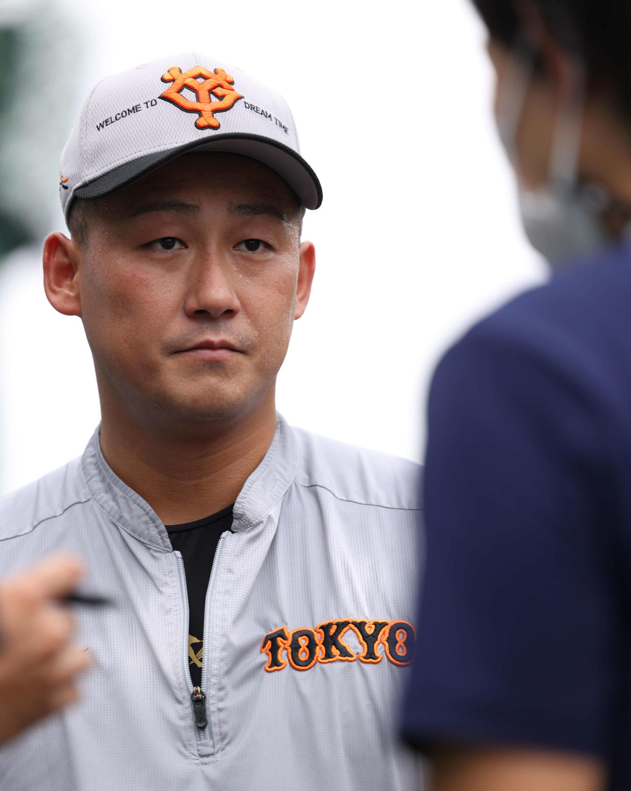 記者の質問に答える巨人中田（撮影・河田真司）