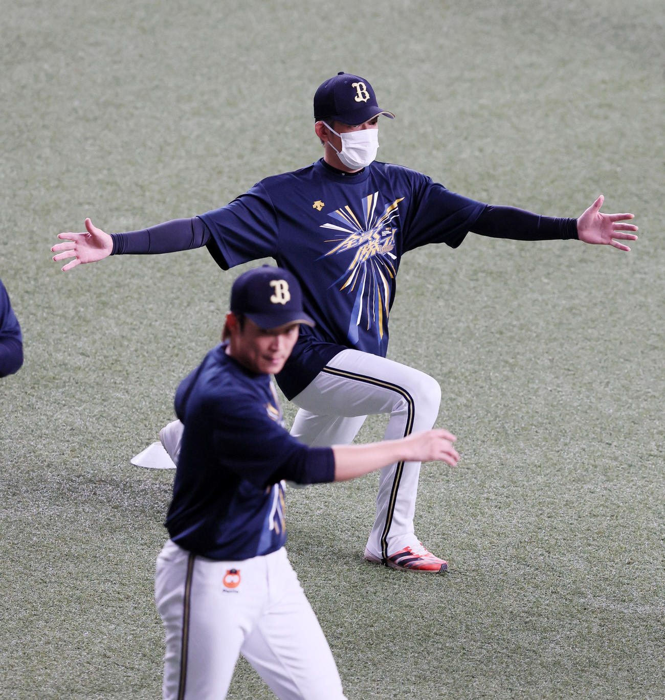オリックス対日本ハム　ウオーミングアップを行う能見（撮影・加藤哉）