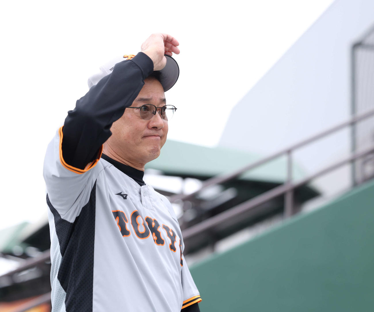 練習を引き揚げる巨人原監督（撮影・河田真司）