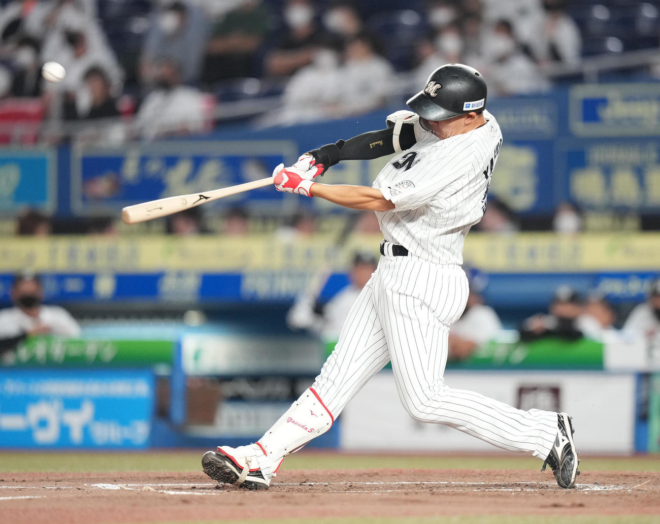 ロッテ対西武　2回裏ロッテ無死一塁、先制の右越え2点本塁打を放つ安田（撮影・鈴木みどり）