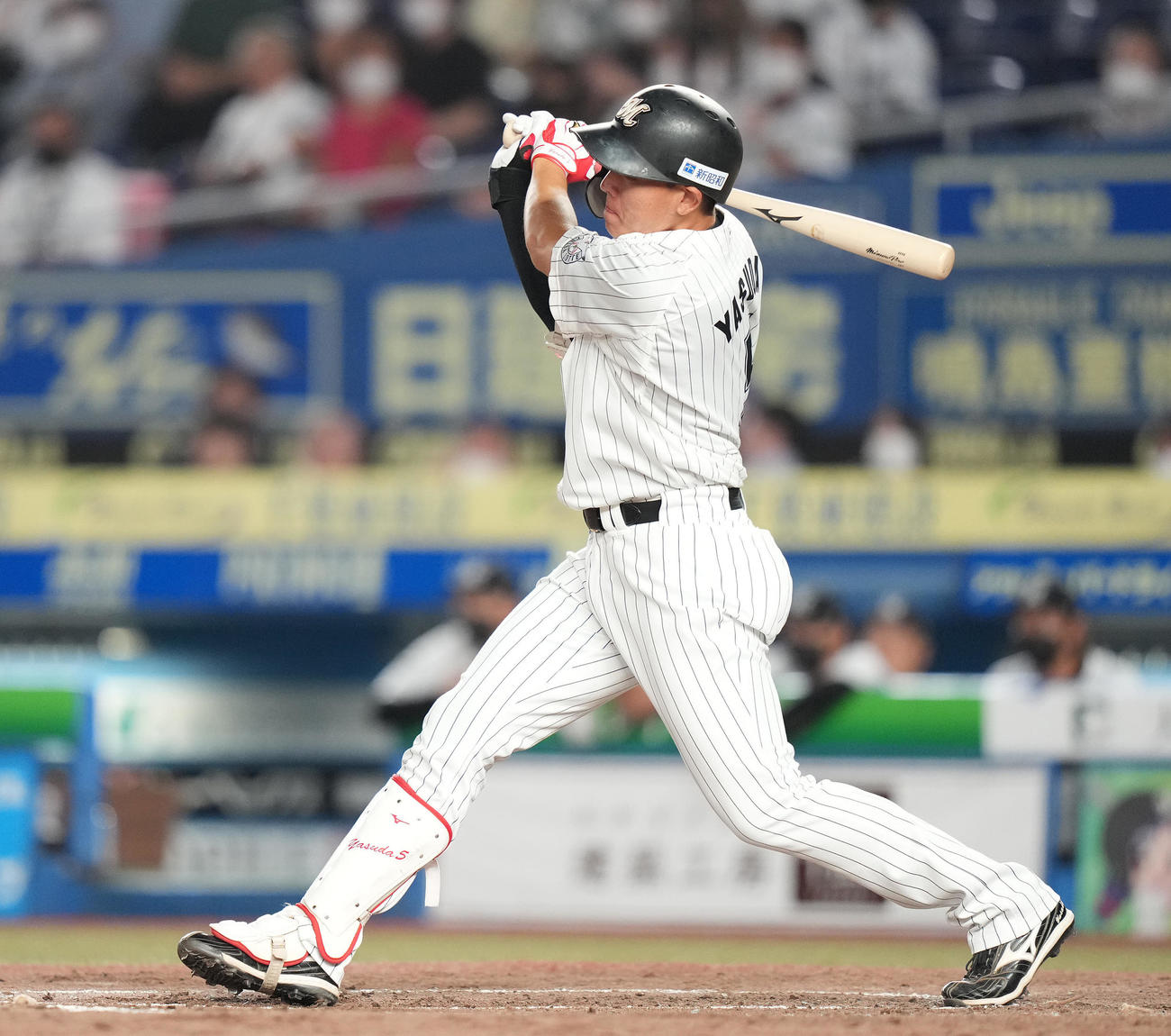 ロッテ対西武　3回裏ロッテ2死満塁、中2点適時打を放つ安田（撮影・鈴木みどり）
