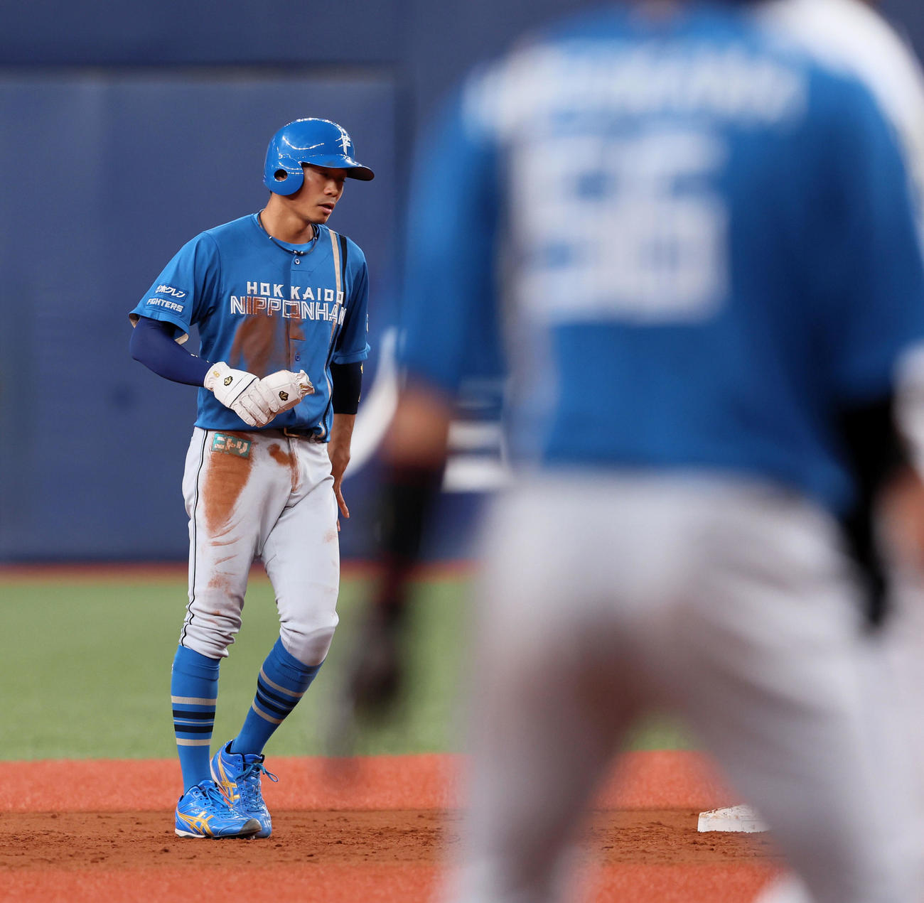 オリックス対日本ハム　3回表日本ハム1死一、三塁、一塁走者中島は打者万波のとき二塁盗塁を決める（撮影・加藤哉）