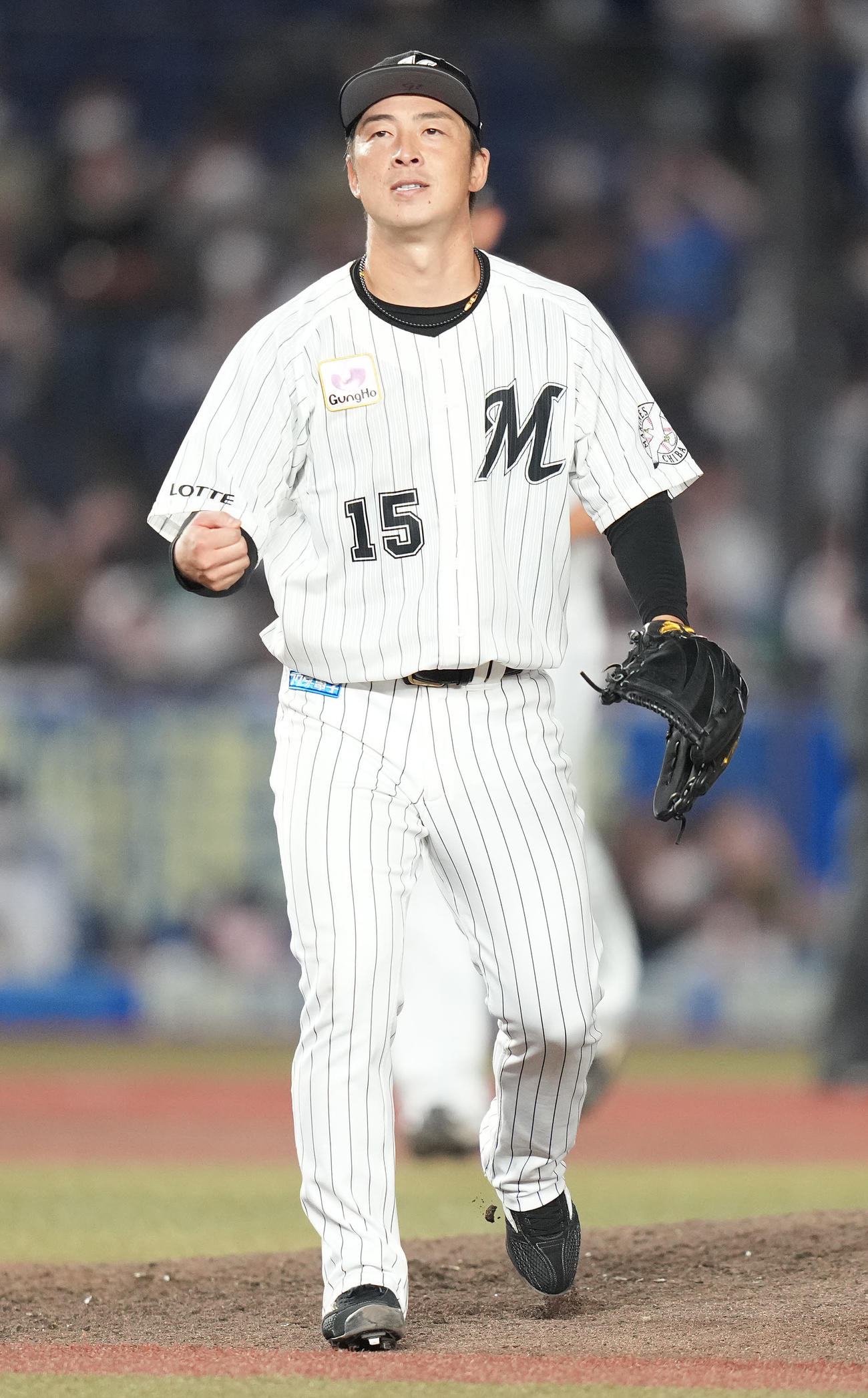 ロッテ対西武　6回表西武2死三塁、金子を遊直に仕留め、ガッツポーズする美馬（撮影・鈴木みどり）
