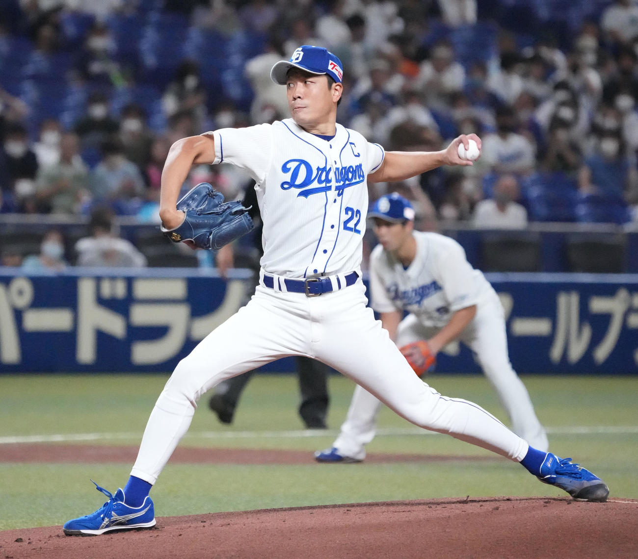 中日対ヤクルト　1回表、登板する中日先発の大野雄（撮影・森本幸一）