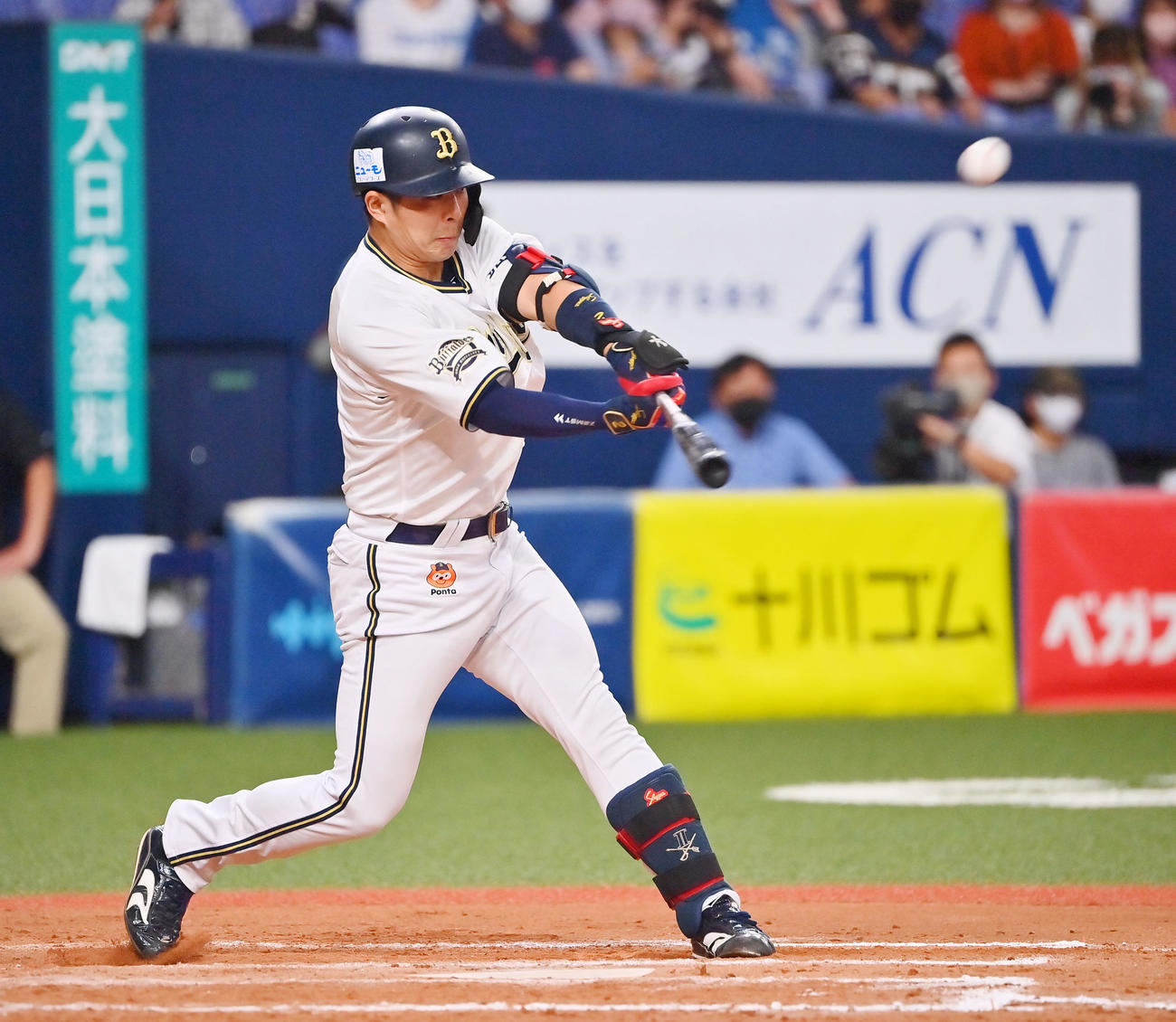 オリックス対日本ハム　12回裏オリックス1死二塁、右翼線にサヨナラ打を放つ若月（撮影・和賀正仁）