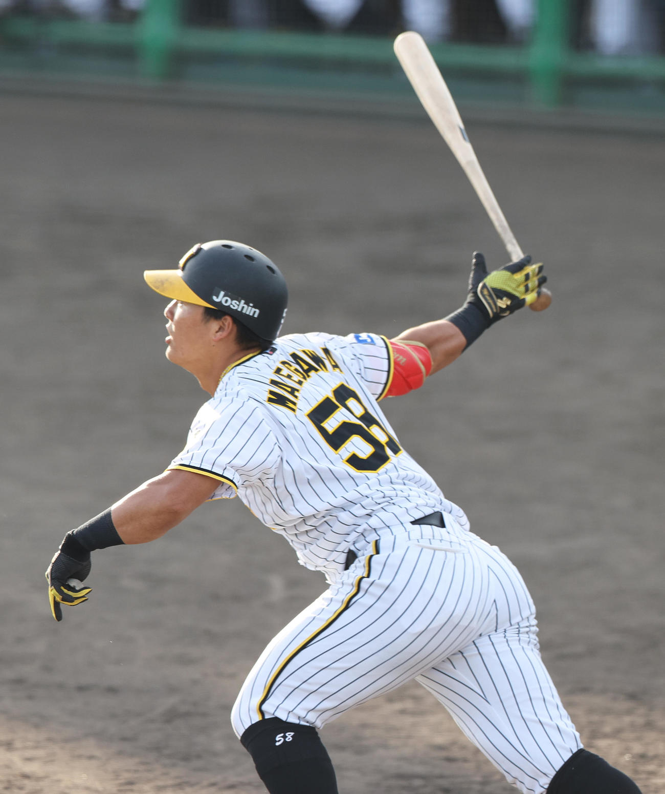 ウエスタン・リーグ阪神対ソフトバンク　9回裏阪神1死、前川は右中間越え本塁打を放つ（撮影・上山淳一）