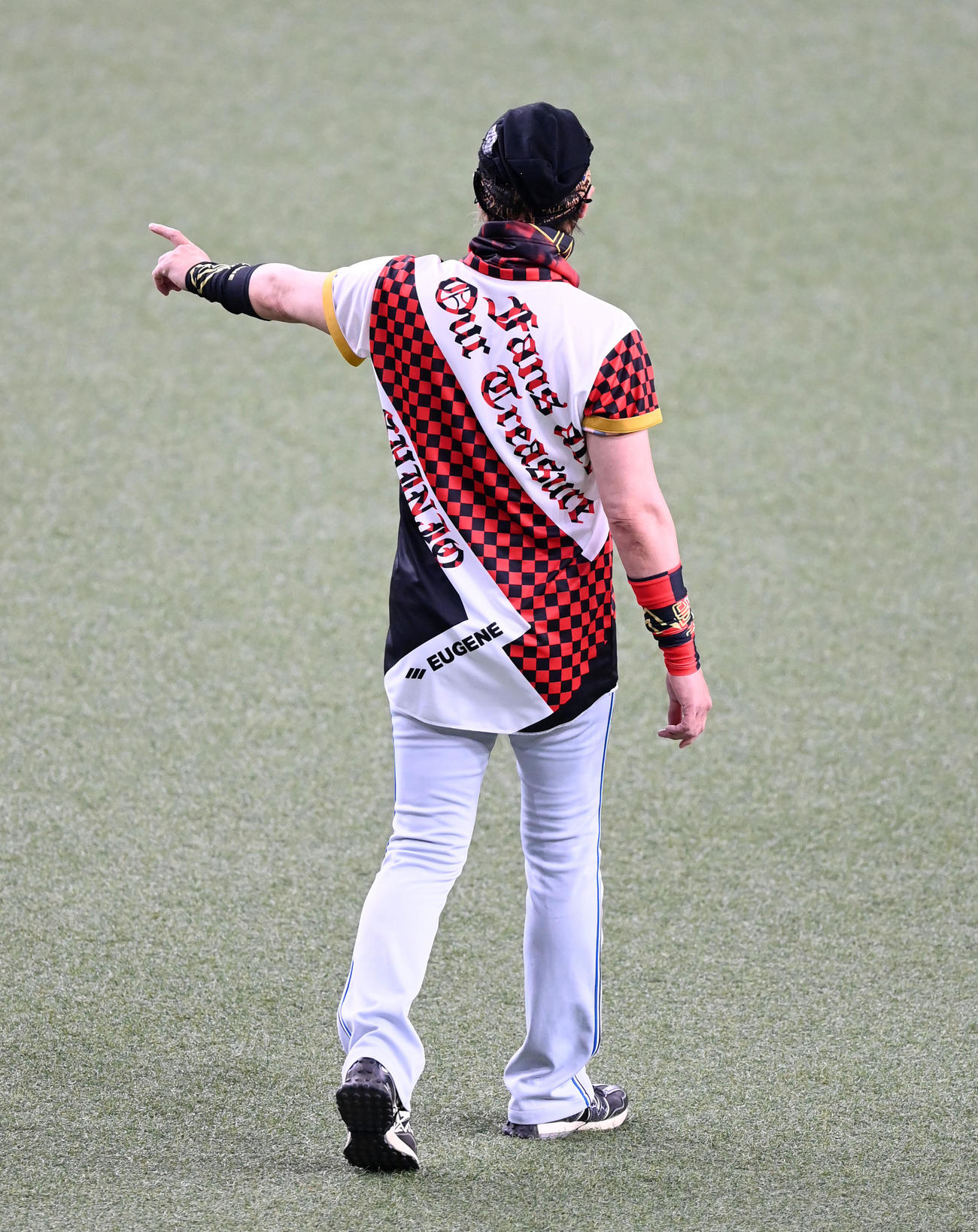 オリックス対日本ハム　練習を見守る新庄監督（撮影・前岡正明）