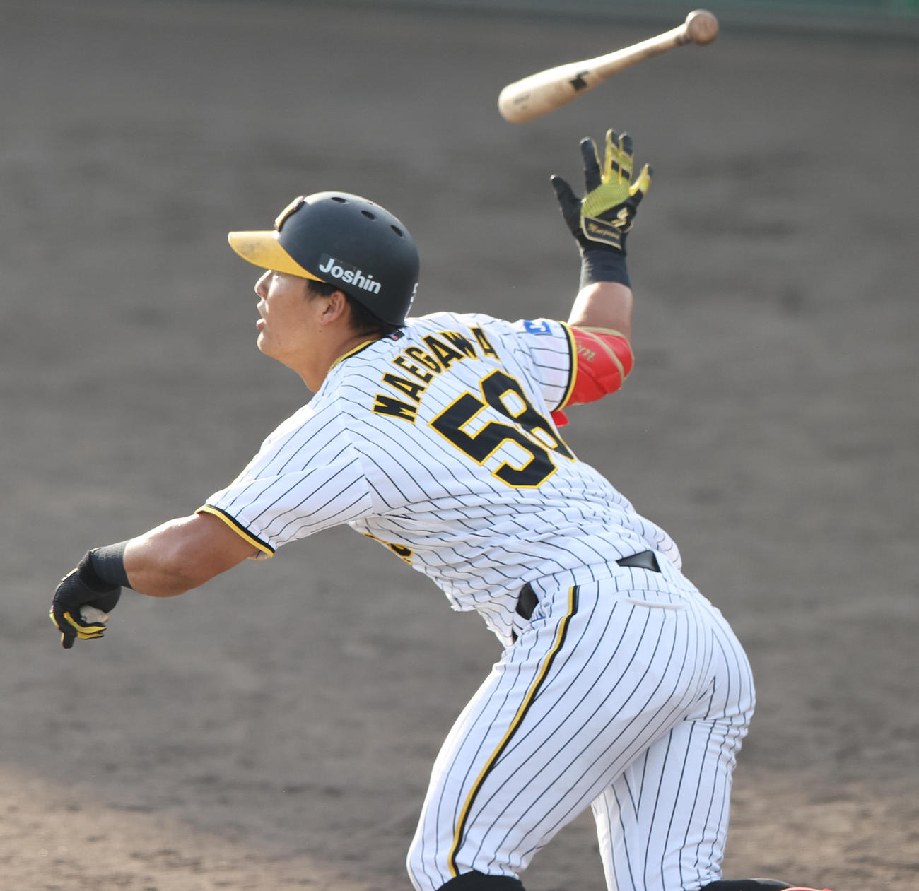 ウエスタン・リーグ阪神対ソフトバンク　9回裏阪神1死、前川は右中間越え本塁打を放つ（撮影・上山淳一）