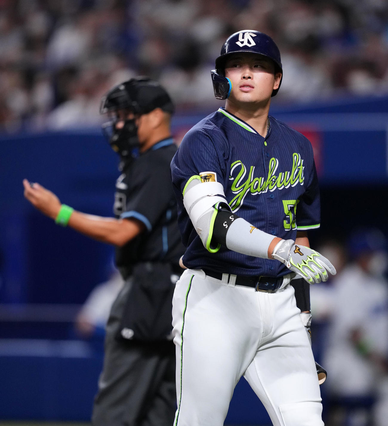 中日対ヤクルト　2回表ヤクルト無死、三振に倒れる村上（撮影・横山健太）