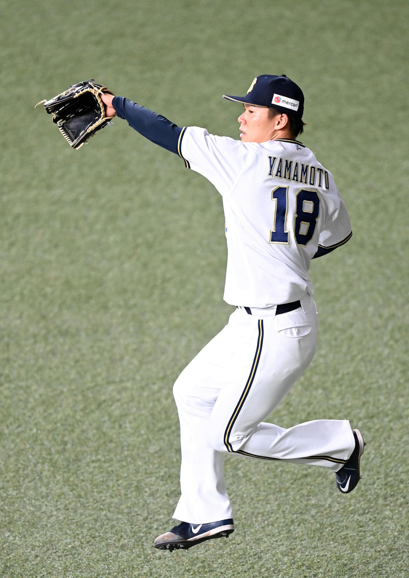 オリックス対日本ハム　キャッチボールを行う山本（撮影・前岡正明）