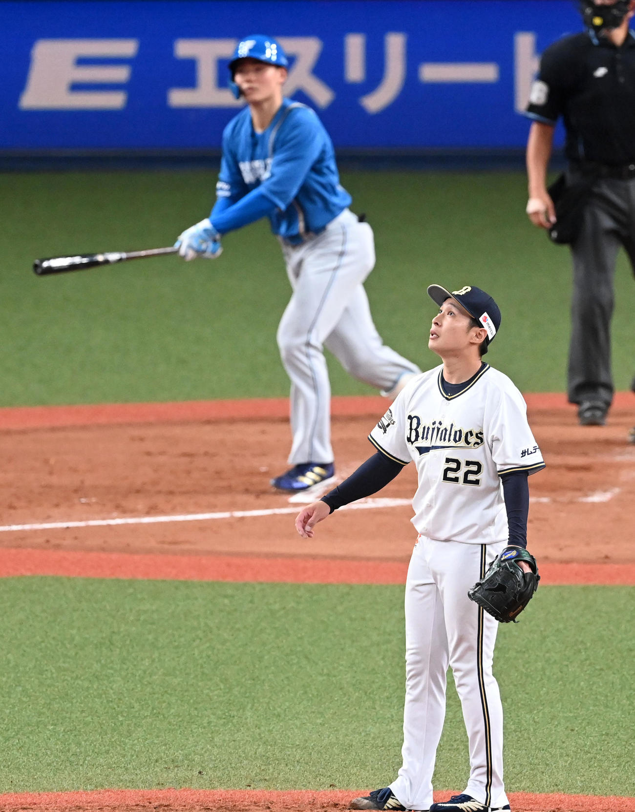 オリックス対日本ハム　5回表日本ハム2死一、二塁、清宮に右中間へ3点本塁打を打たれた村西（撮影・前岡正明）