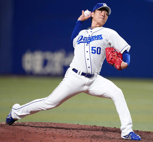 中日対ヤクルト　10回表から登板した中日清水（撮影・横山健太）
