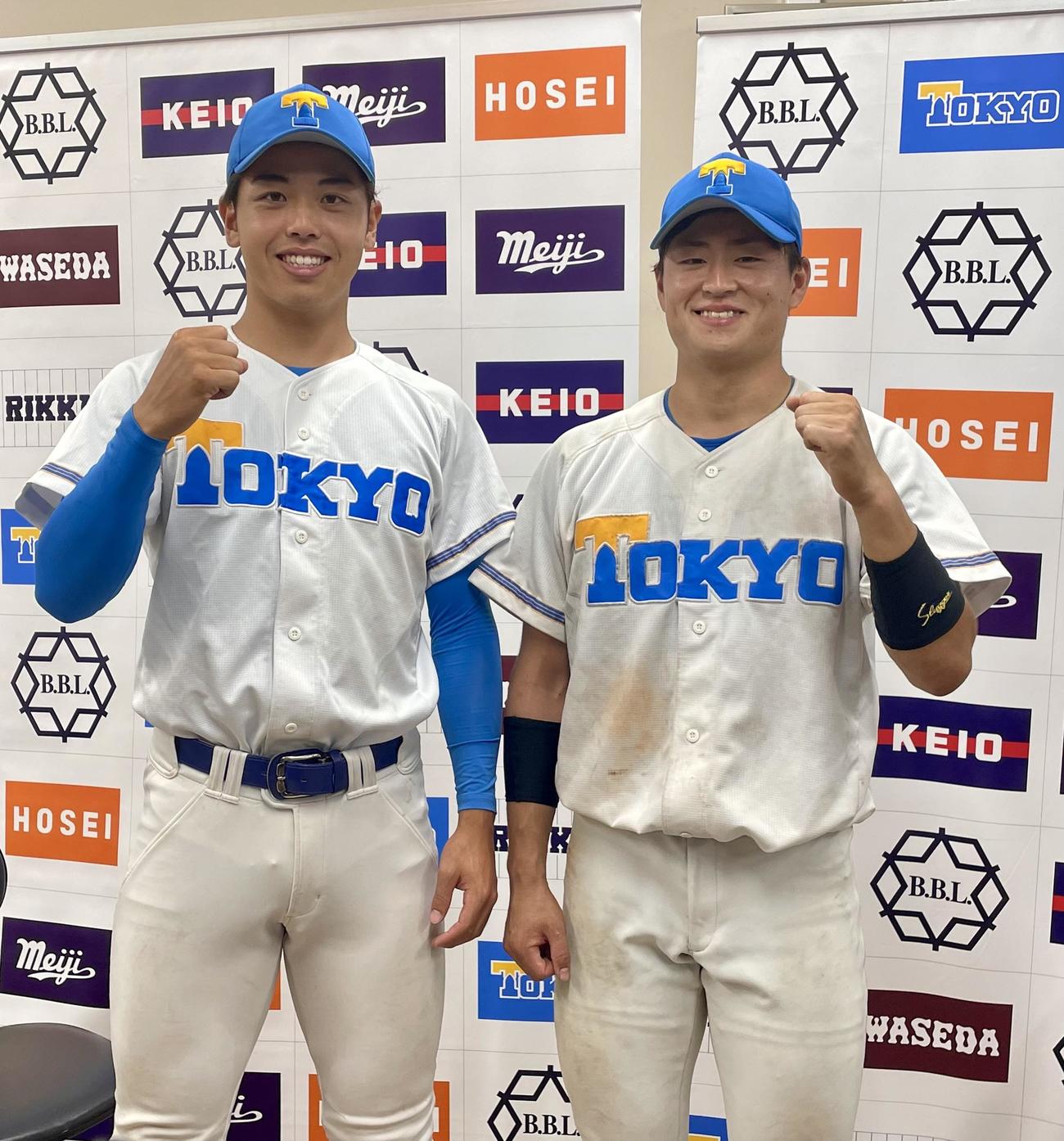 先発勝利を挙げた東大の井沢（左）と適時打を放った宮崎（撮影・保坂恭子）