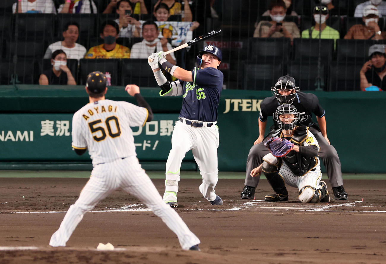 6日、ヤクルト村上宗隆を三振に抑える阪神青柳晃洋