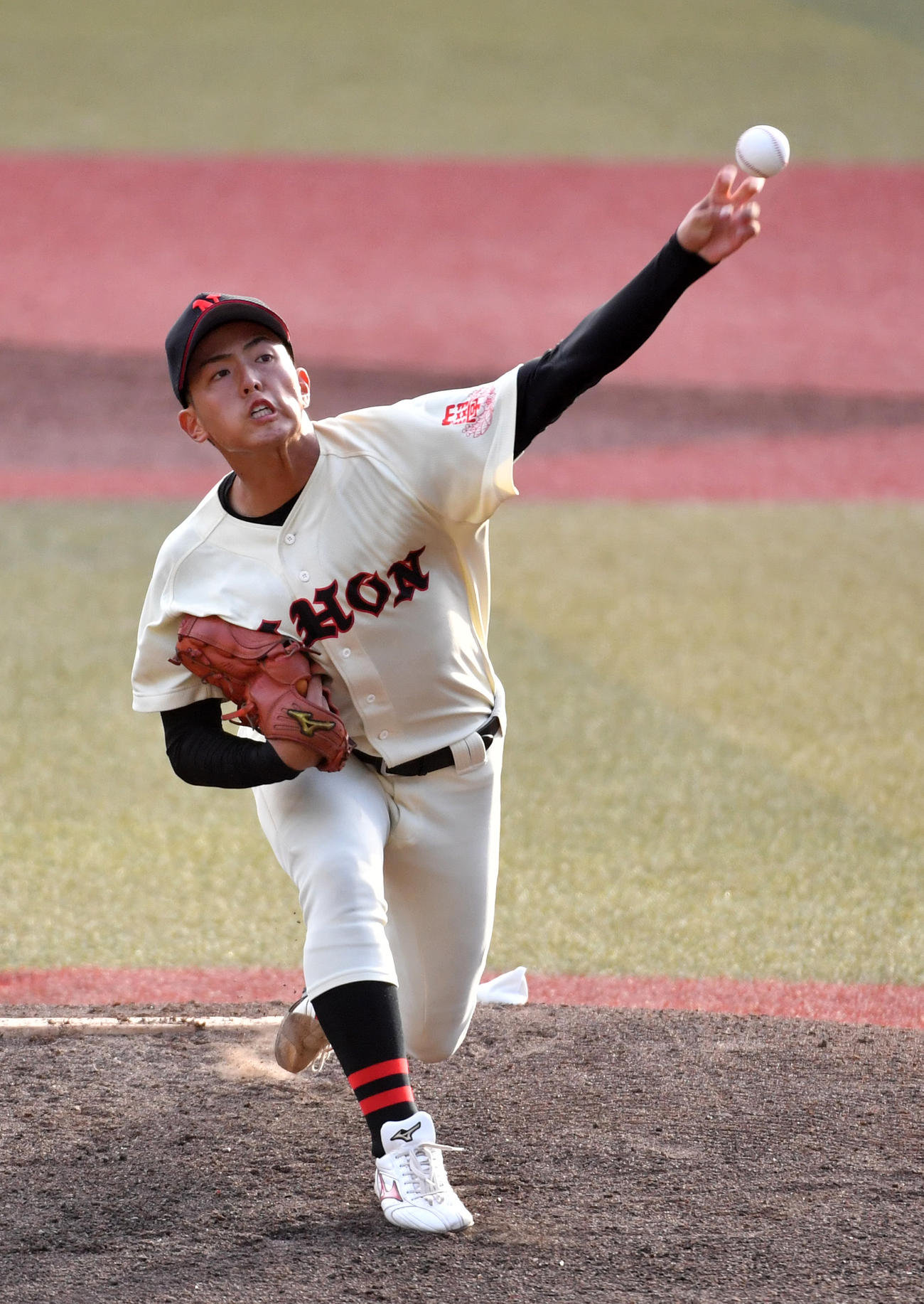 青学大対日大　先発した日大・山内翔（撮影・柴田隆二）