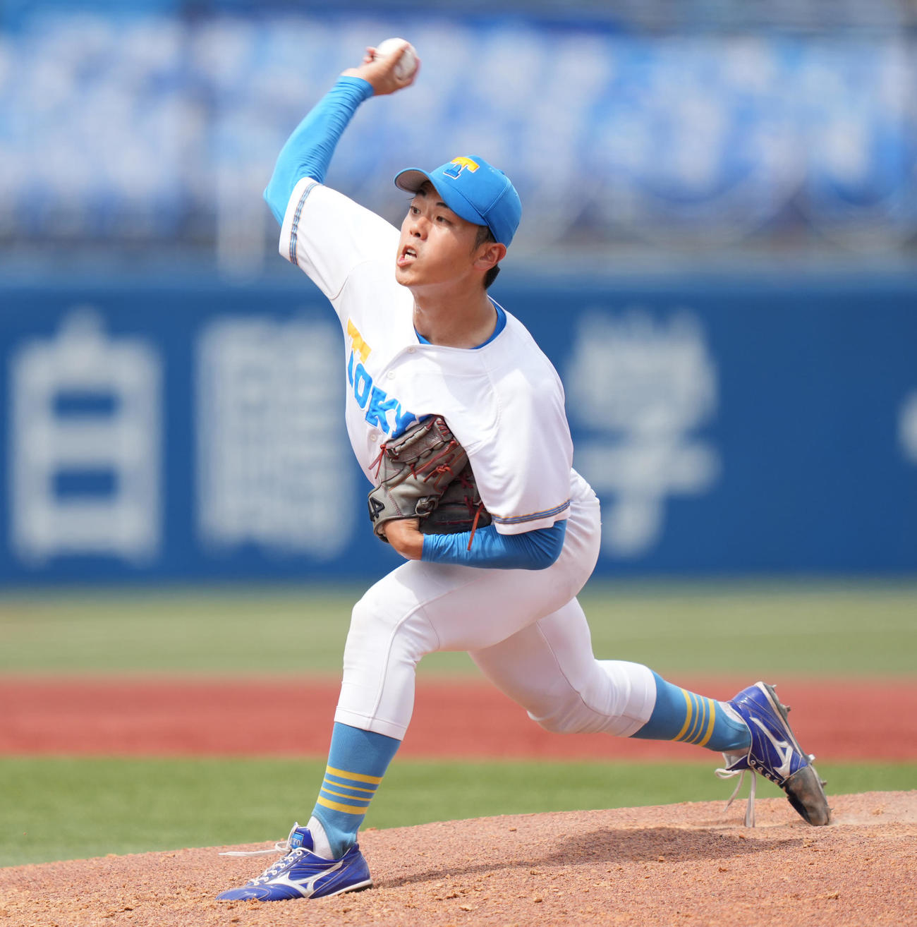 先発し力投する東大・井沢（撮影・鈴木みどり）