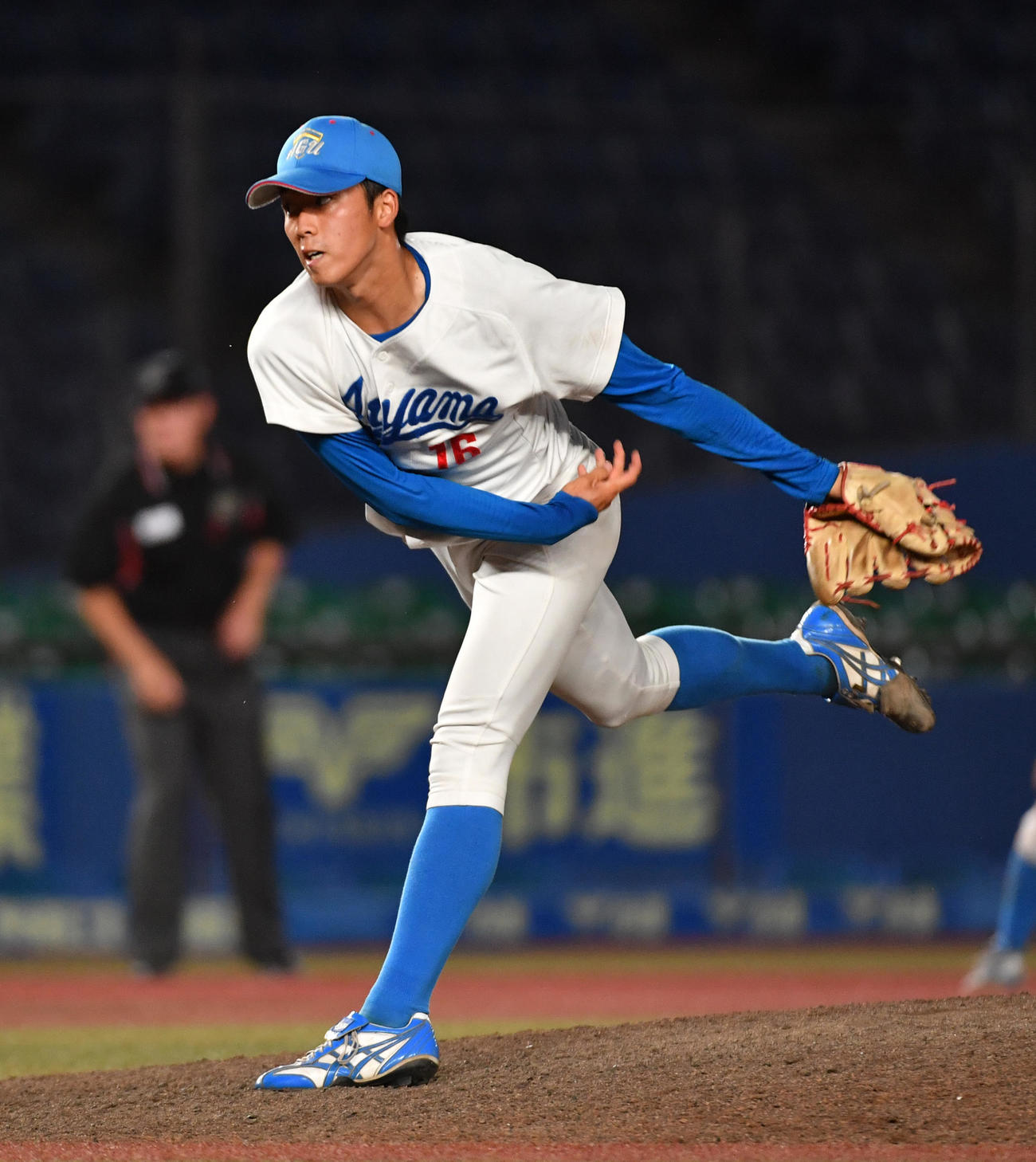 青学大対日大　7回から登板した青学大・常広（撮影・柴田隆二）