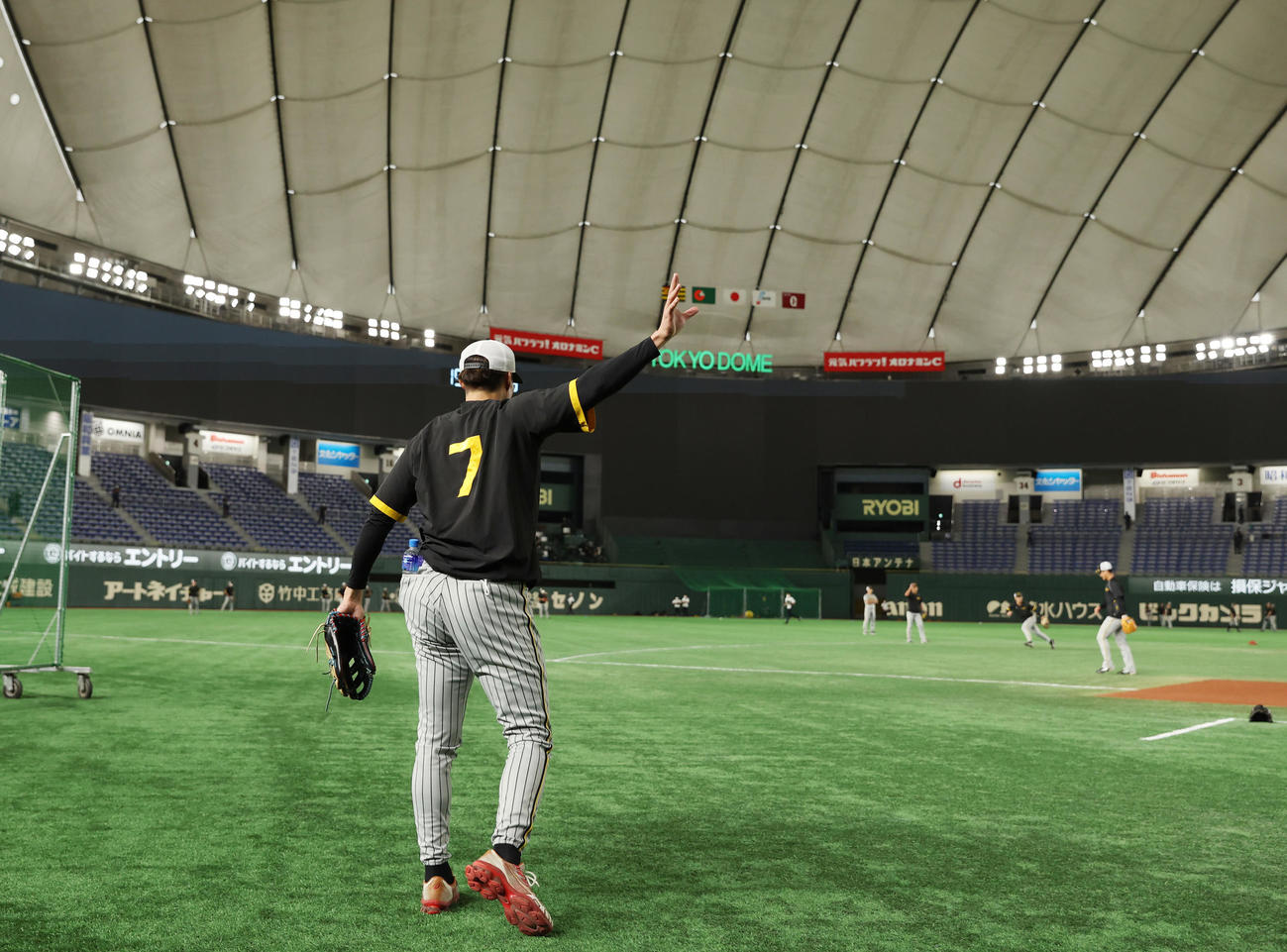 巨人対阪神　試合前練習に臨む阪神糸井（撮影・前田充）