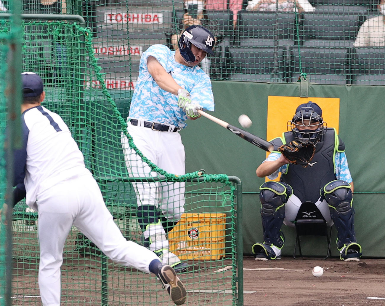 阪神対ヤクルト　試合前、フリー打撃するヤクルト村上（撮影・上山淳一）