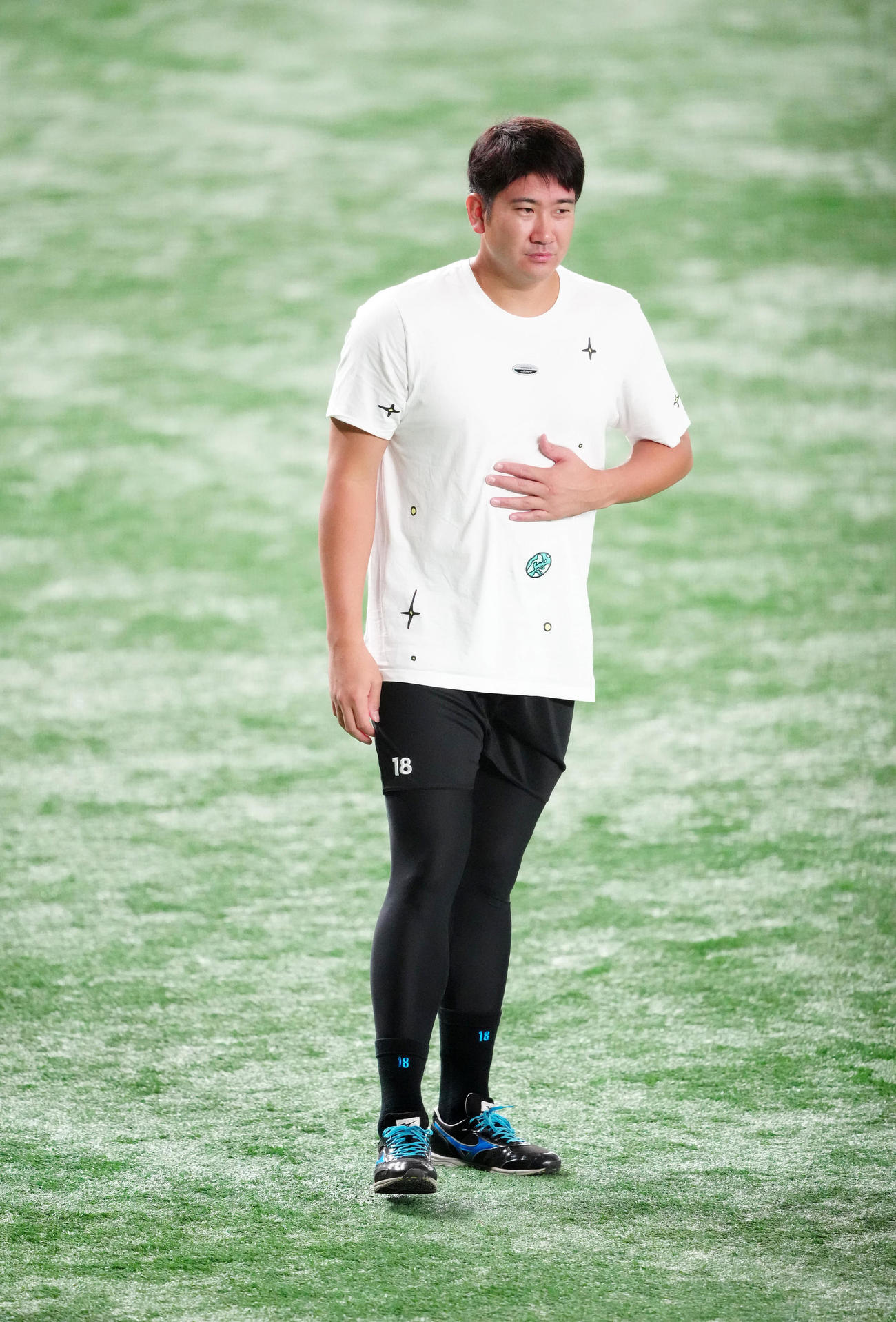 巨人対DeNA　試合前練習に臨む巨人菅野（撮影・江口和貴）