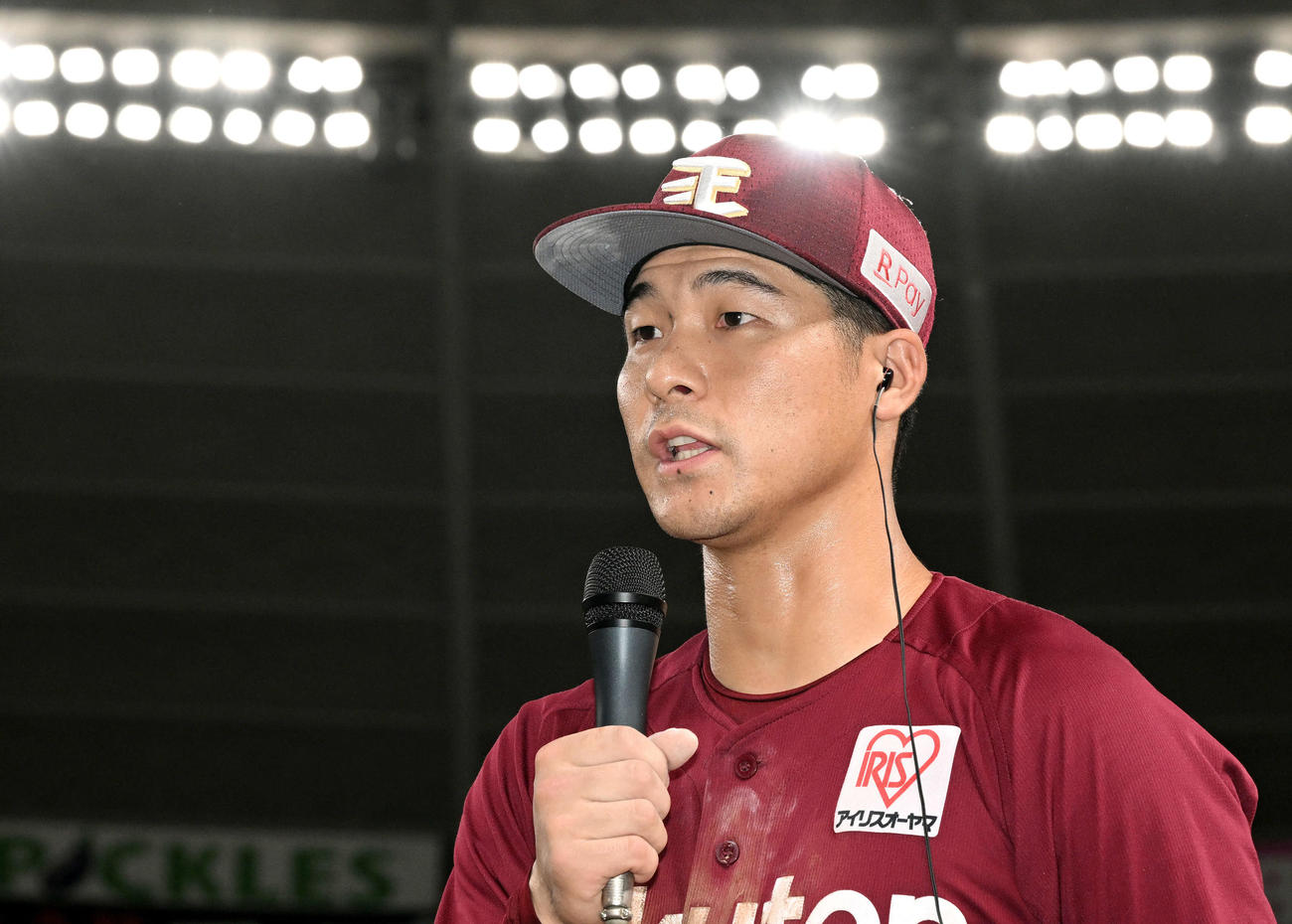 西武対楽天　ヒーローインタビューを受ける楽天茂木（撮影・滝沢徹郎）