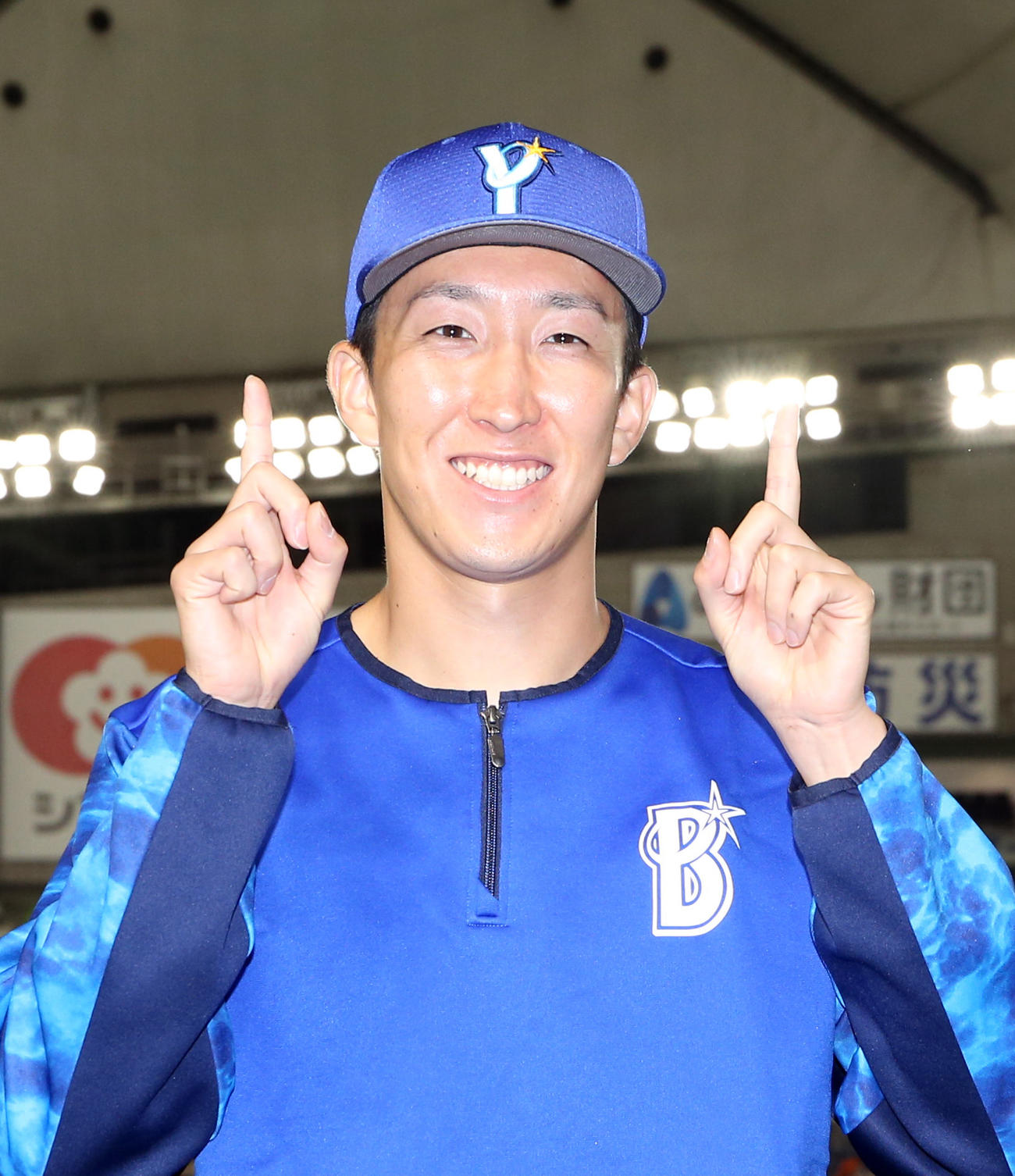 巨人対DeNA　ヒーローインタビューで11勝目を挙げ、笑顔を見せる大貫（撮影・狩俣裕三）
