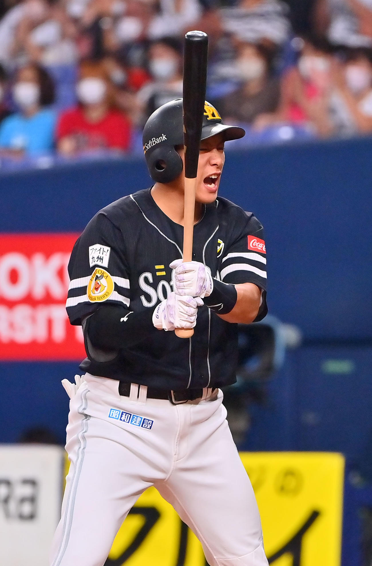 オリックス対ソフトバンク　6回表ソフトバンク1死一、二塁、空振り三振に倒れる柳田（撮影・和賀正仁）