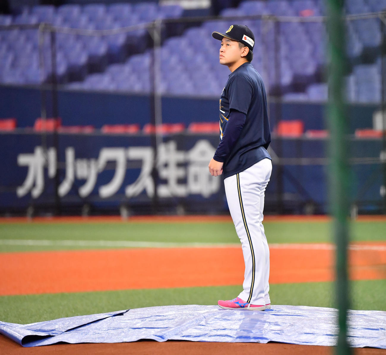 オリックス対ソフトバンク　練習前、マウンドに立つオリックス宮城（撮影・和賀正仁）