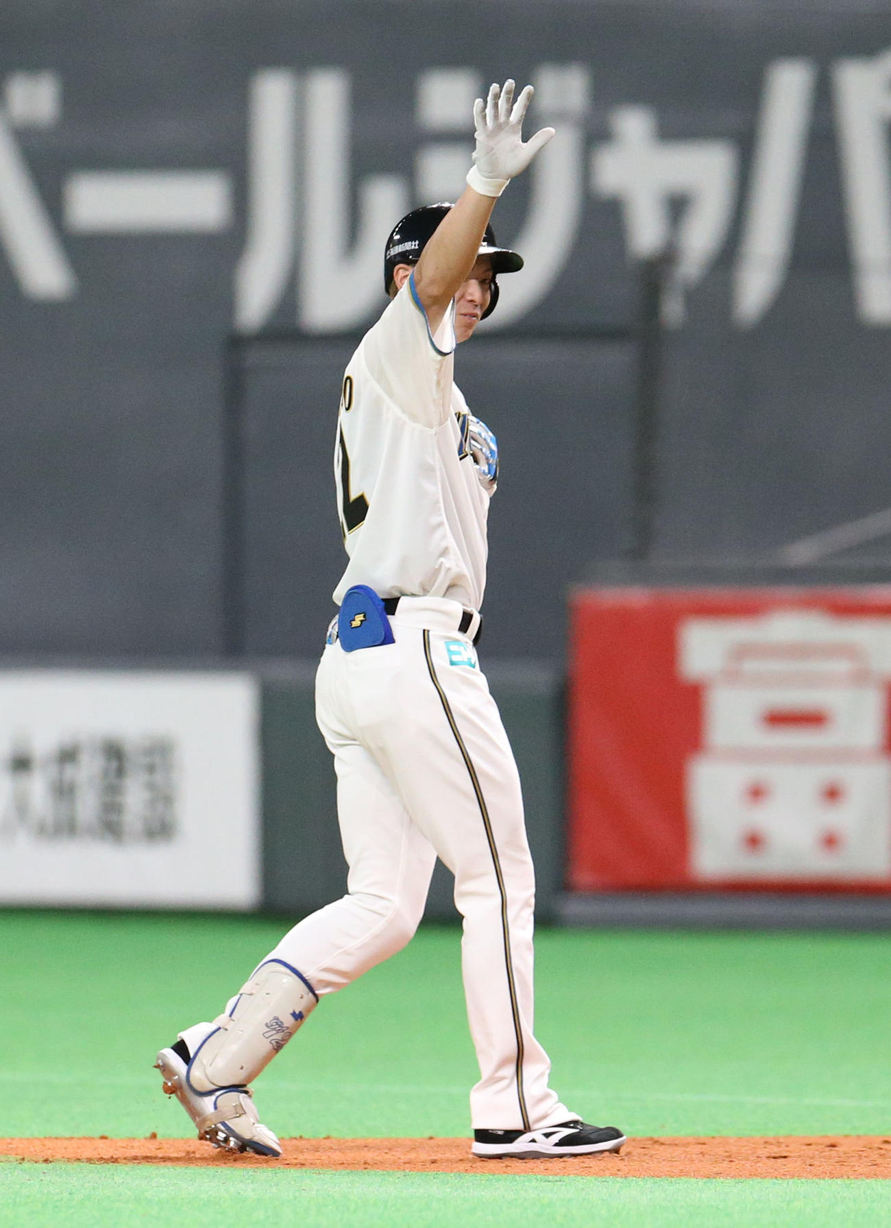 日本ハム対ロッテ　1回裏日本ハム無死一、三塁、先制となる左前適時打を放つ松本剛（撮影・佐藤翔太）