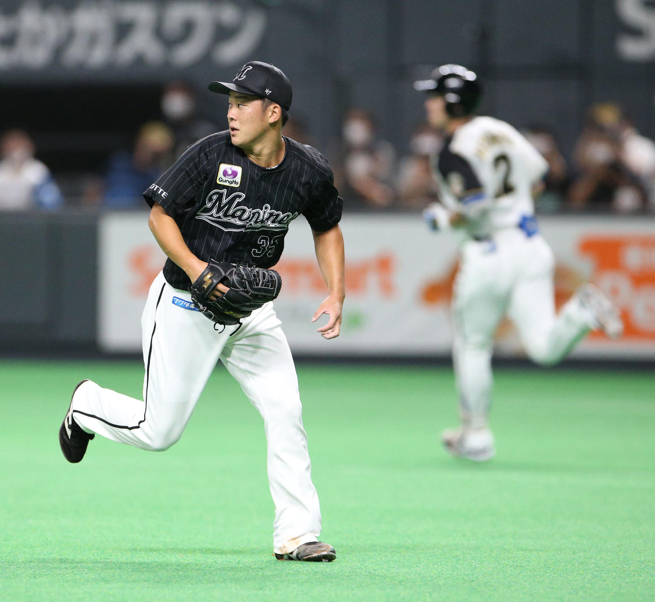 日本ハム対ロッテ　1回裏日本ハム無死一、三塁、松本剛に先制となる左前適時打を浴びる鈴木（撮影・佐藤翔太）