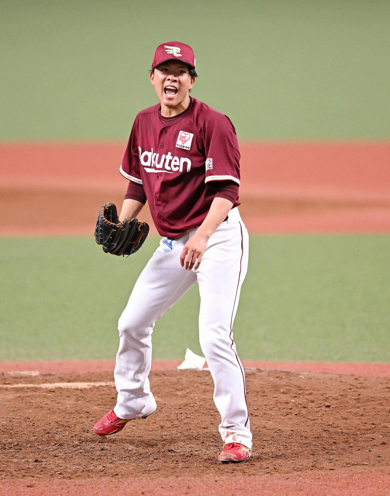 西武対楽天　5回裏西武2死三塁、長谷川を空振り三振に仕留めさけぶ早川（撮影・滝沢徹郎）
