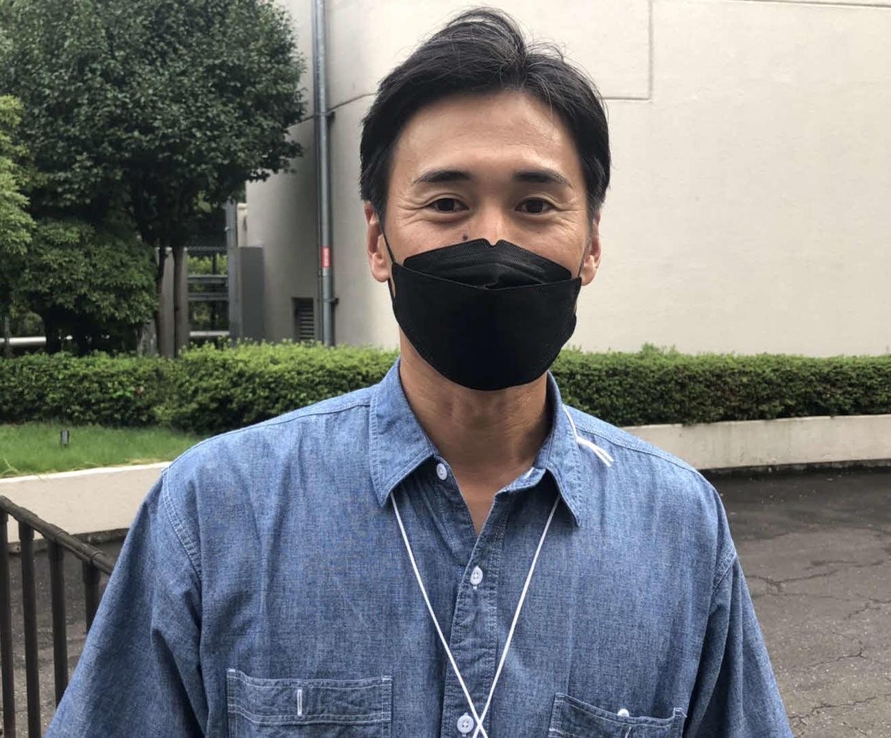 西武内海哲也投手の引退試合に駆けつけた元巨人の片岡氏（撮影・久保賢吾）